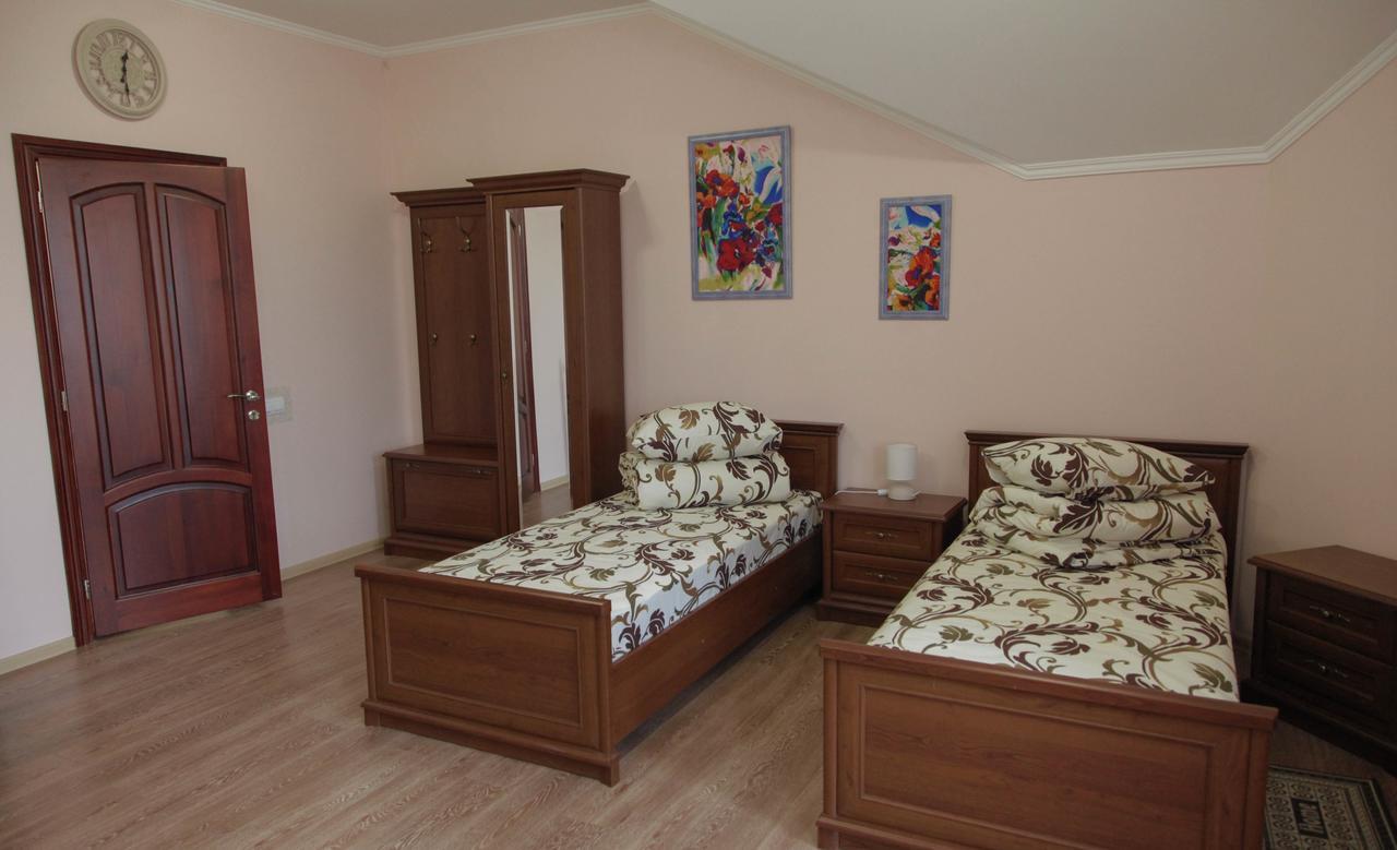 Alekselena Hotel Malehiv Kültér fotó